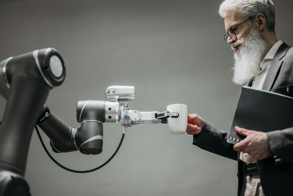 Empresario brasileiro usando inteligencia artificial e automacao nos negocios